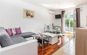 Гостиница Two-Bedroom Apartment in Crikvenica  Цриквеница